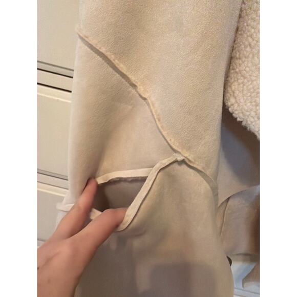 HYFVE Faux Suede Shearling Vest Women's Small Cream Fleece Vest Boho Cabincore - Picture 5 of 7